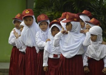 Hari Pertama Masuk Sekolah, Siswa MIN 5 Semarang Berebut Tempat Duduk