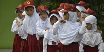 Hari Pertama Masuk Sekolah, Siswa MIN 5 Semarang Berebut Tempat Duduk