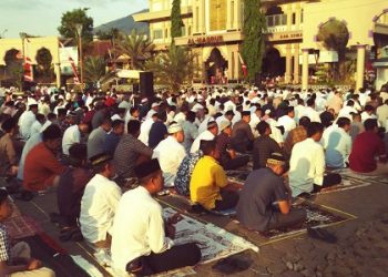 Bupati Semarang Serahkan Dua Ekor Sapi Sebagai Kurban