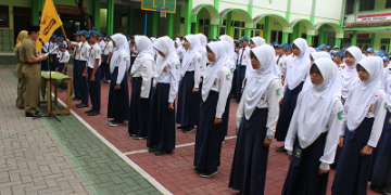 Pelantikan OSIS dan IPNU/IPPNU MTs NU Ungaran