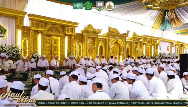 Ribuan Jemaah Hadiri Haul Akbar ke-22 Kabupaten Semarang di Alun-Alun Bung Karno