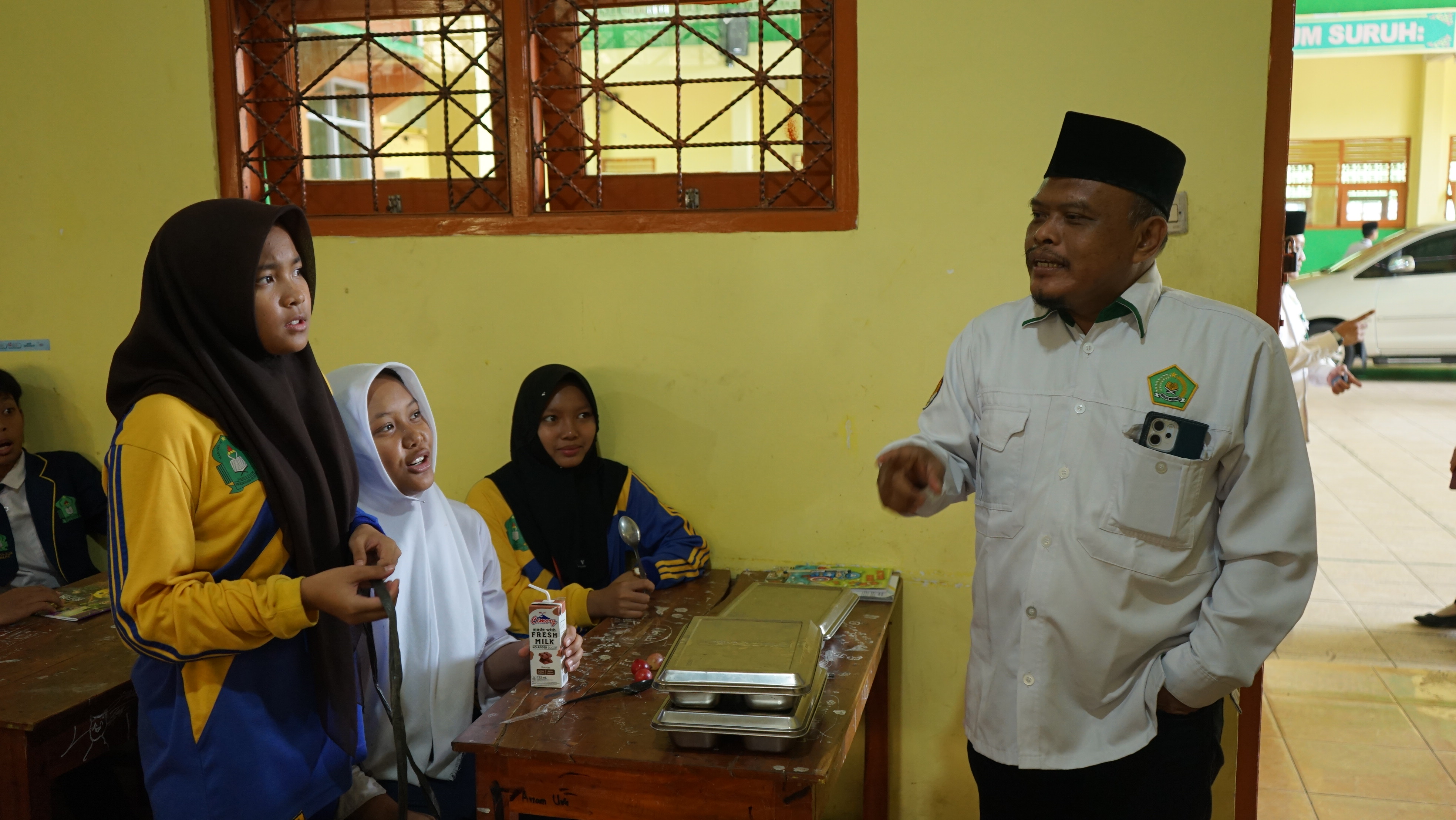 Siswa Rasakan Manfaat MBG, Itjen Kemenag Dengar Aspirasi di Madrasah Semarang